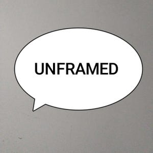 Puede incluir: Un globo de di&aacute;logo blanco con la palabra "UNFRAMED" en texto negro.
