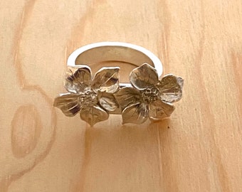 Two flower ring 6 3/4