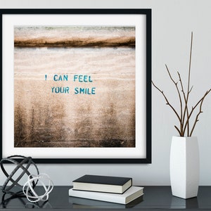 Graffiti art print I Can Feel Your Smile Brown Wall Romantic Fine Art Photo Foto Foto grote print poster 12x12 18x18 22x22 Valentijnsdag