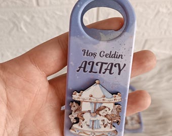 Recuerdo magnético personalizado para baby shower: abrebotellas con relieve