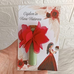 Personalisiertes Hennageschenk mit Karte - Glasröhrchen mit rotem Band - Brautnachtgeschenk - Kına Hatırası - türkisches Henna-Party-Souvenir