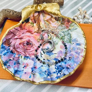 Hydrangeas Seashell Ring Dish/ Scallop Floral Decoupage /Seashell Jewelry Trinket Dish/Wedding Ring Dish, Shells Lovers Gift