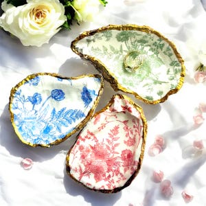 Blue Floral Oyster Ring Dish , Gift for Bride, Bridesmaid Gift, Mother’s Day Gift, Party Favor, Wedding Favor, Engagement Gift
