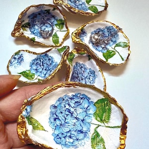 3” -3.5 “Blue Hydrangeas  Oyster Ring Dish / Engagement Ring Holder/Natural Shell Trinket Tray /Seashell Jewelry Holder /Bridesmaid Favors