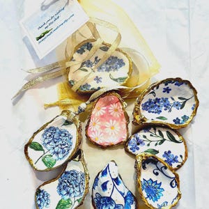 Decoupage Oyster Shell Ring Dish: Coastal Wedding Favor