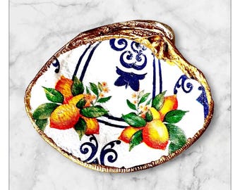 Decoupage Muschel Schmuckschale: Amalfi-Zitronen, Chinoiserie-Fliesen, Goldzierleiste