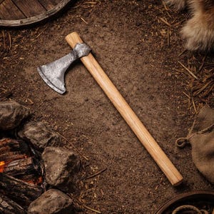 Hache viking forgée main acier carbone medieval axe viking weapon LARP reenactment nordic axe rustic decor handmade historical replica
