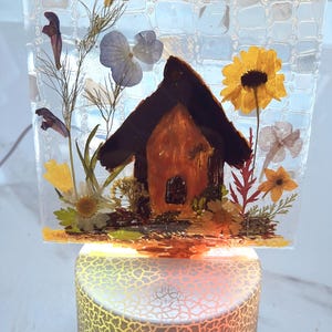 Handmade Pressed Flower Night Light: Acrylic Painted Floral Decor