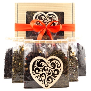 Tea Gift Set &quot;Black and Green Tea &quot;Heart&quot; UniTea Land 300g (10.6oz), Tea Lover Pack, Loose Leaf Tea Box