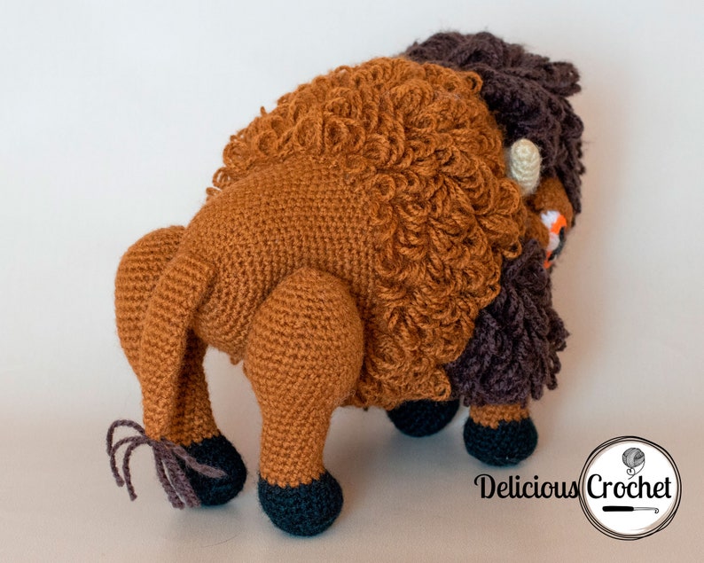 DeliciousCrochet American Bison (Buffalo). This is a crochet pattern, not the finished toy. Using DK or Sports acrylic yarn with a 2.5 mm hook, the toy stands 7.5 inches tall and 9 inches long. Instructions available in English (US) or Spanish.