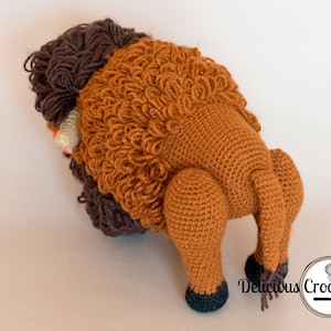 DeliciousCrochet American Bison (Buffalo). This is a crochet pattern, not the finished toy. Using DK or Sports acrylic yarn with a 2.5 mm hook, the toy stands 7.5 inches tall and 9 inches long. Instructions available in English (US) or Spanish.