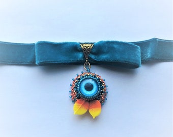 Beadwoven Eye Pendant Necklace: Blue Velvet Choker, Vintage Leaf Accent