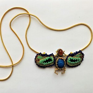 Egyptian Scarab Beadwoven Pendant Green Elytra Wings Bugs Insect Gold Filled Chain MAGICAL Scarab Necklace Gift for Her by enchantedbeads afbeelding 5