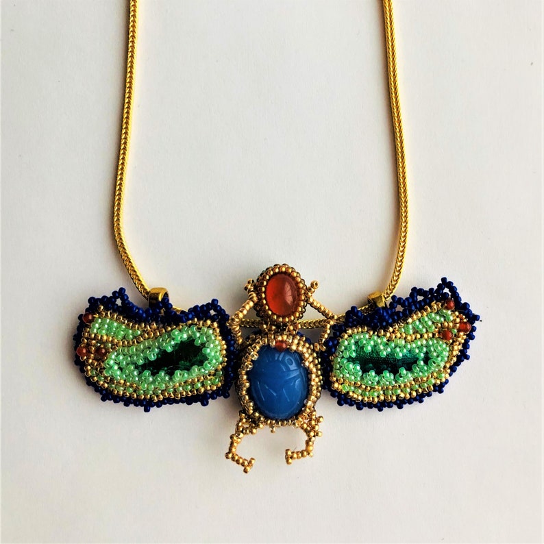 Egyptian Scarab Beadwoven Pendant Green Elytra Wings Bugs Insect Gold Filled Chain MAGICAL Scarab Necklace Gift for Her by enchantedbeads afbeelding 1