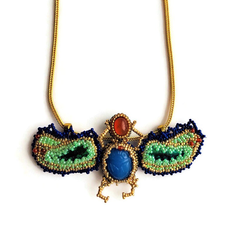 Egyptian Scarab Beadwoven Pendant Green Elytra Wings Bugs Insect Gold Filled Chain MAGICAL Scarab Necklace Gift for Her by enchantedbeads afbeelding 2
