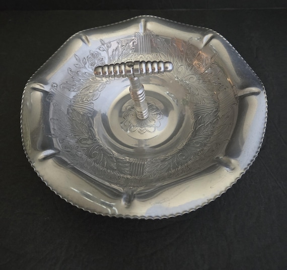Birdhouse small chippy paint with silver handle Decorative (PC) Birdhouse small chippy paint with silver handle Decorative (PC)