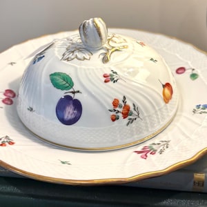 Richard Ginori Vintage Porcelain Cheese Dome and Plate in the Perugia Pattern