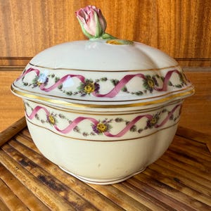 Vintage Richard Ginori Rapallo Italy Lidded Trinket Dish with Handmade Porcelain Rosebud Finial