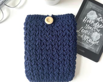 Crochet Kindle Sleeve Paperwhite Case, Chunky Textured E-Reader Cover, Cozy Book Lover Gift, Padded Knit Tablet Pouch with Button
