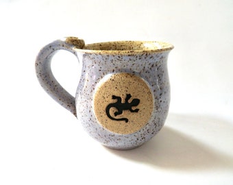 Small mug, 8 oz mug, with gecko lizard, light purple Coffee Cup