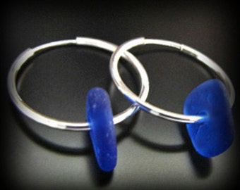 Bijoux en verre de mer, Rare Cobalt Blue - Genuine Sea Beach Glass, Seaglass, Beach Wedding Earrings - Sterling Silver Hoops, Bijoux