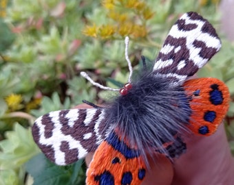 Spilla Falena ricamata per donna Gioiello ispirato alla natura Gioielli di Lusso