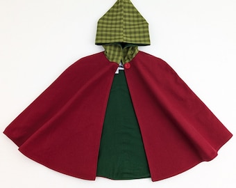 Capa infantil pequena de sarja vermelha para as festas de fim de ano, tamanho 1-4 anos, com capuz pontudo xadrez verde, ideal para fotos natalinas.