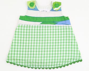 Robe chasuble verte pour nouveau-né Vichy, tenue de retour à la maison, cadeau de baby shower, cadeau de nouveau-né, vêtements de chambre d'enfant cottagecore