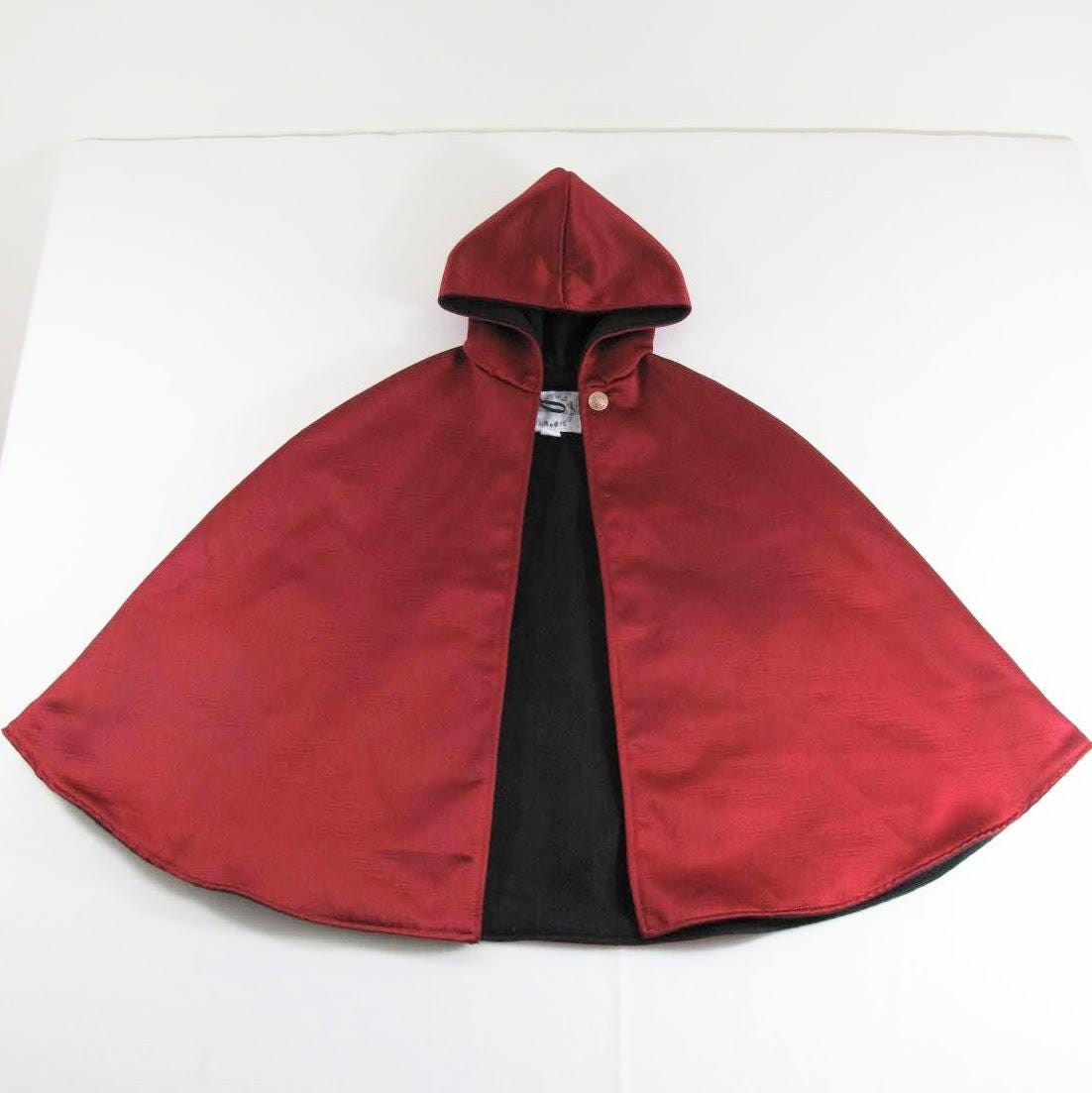 女の子用深紅サテンケープマント、女の子用レッドビクトリアケープ