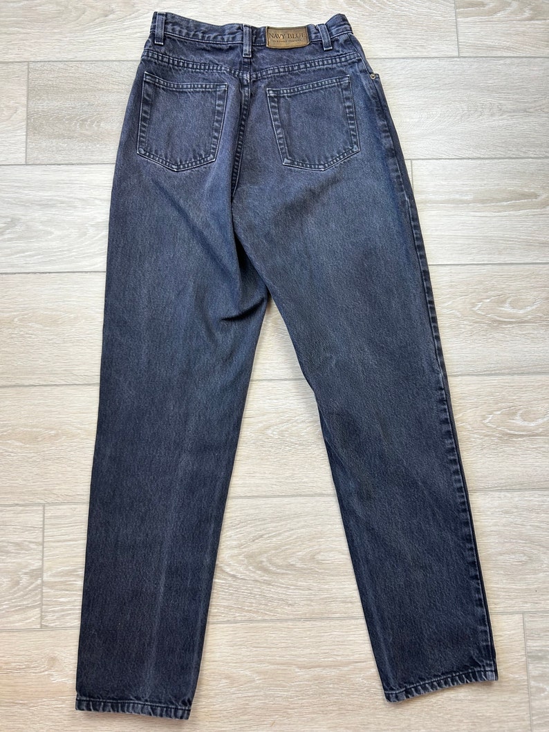 Vintage 90er Jahre Jeans in dunkler Waschung. Bild 3