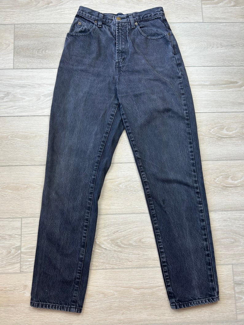 Vintage 90er Jahre Jeans in dunkler Waschung. Bild 2