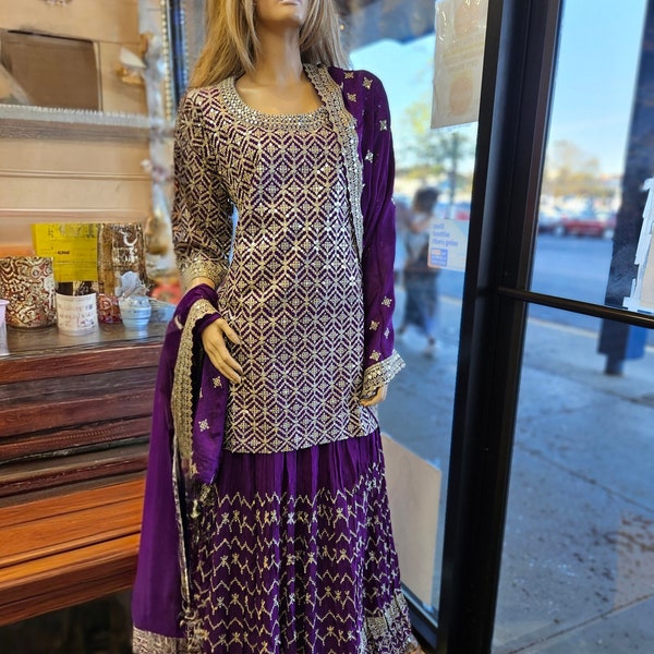 Kurti Purple Suit Shiny Dupatta Embroidered Lehnga and Kameez. Silver/white top Indian Kurta and Matching set Punjabi/Muslim Salwar Kameez