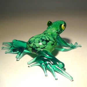 Glass FROG Figurine Handmade Blown Glass Art Figurine Light and Dark Green Frog with Yellow Eyes