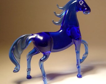 Figurine en verre soufflé faite main CHEVAL bleu animal avec jambe surélevée