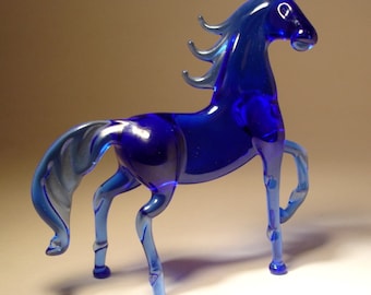 Figurine en verre soufflé faite main CHEVAL bleu animal avec jambe surélevée