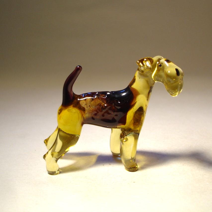 Figurine de terrier Airedale Terrier debout faite à la main pour