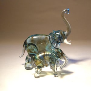 Handmade Blown Glass Elephant Figurine – Elegant Art Piece Featuring Mother and Baby Pair