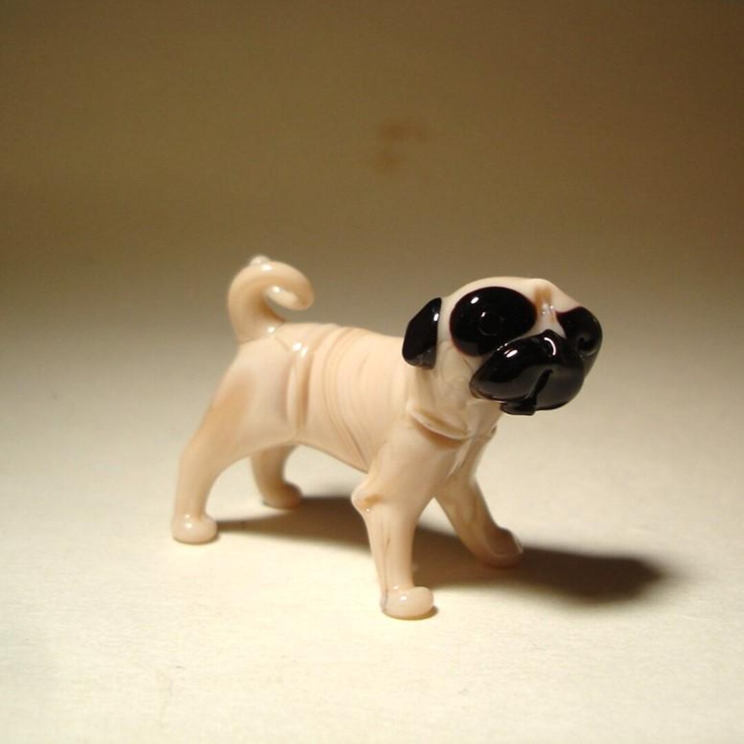 手作りの吹きガラス製犬（子鹿）パグの置物 - Etsy 日本