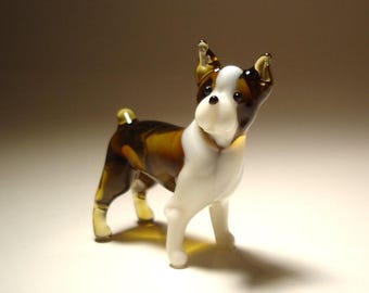 ロメロ・ブリット「ロイヤルティ」カラフルな王冠付きミニ犬の置物