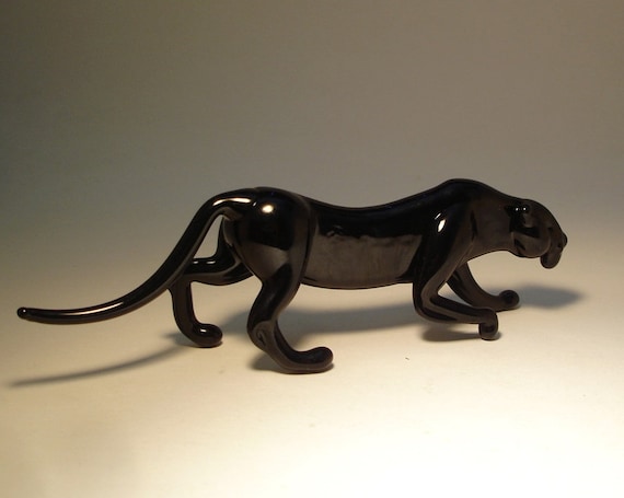 吹きガラスのブラックパンサーの置物 - 手作りガラス動物彫刻、自然