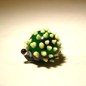 Figura de animal de vidrio soplado hecha a mano ERIZO verde y amarillo