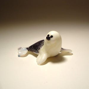 Figura de foca bebé de vidrio soplado hecha a mano - Colección de pequeños animales marinos