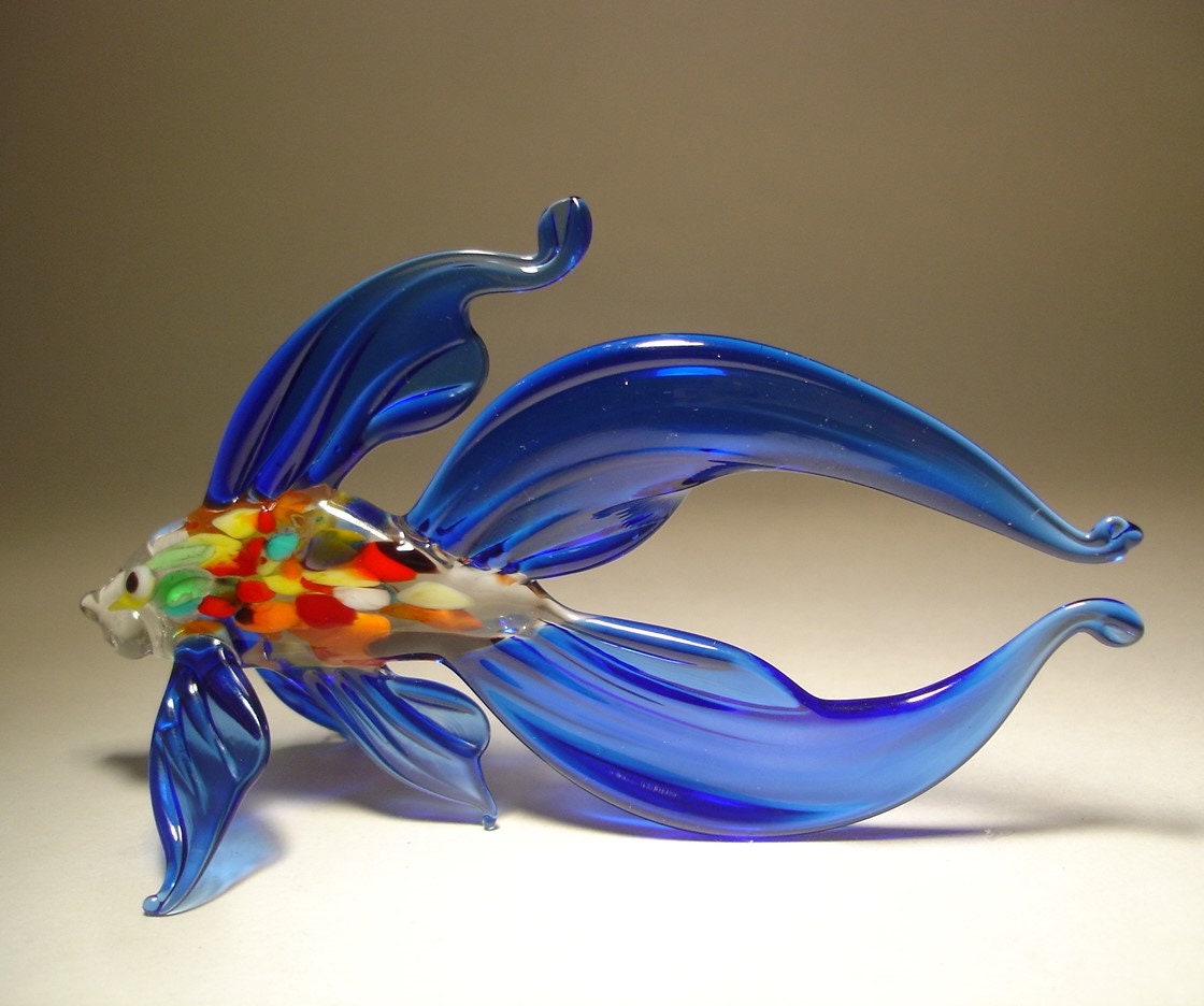 Figura de pez Betta azul de vidrio hecha a mano: escultura colorida de arte soplado para amantes de los betas
