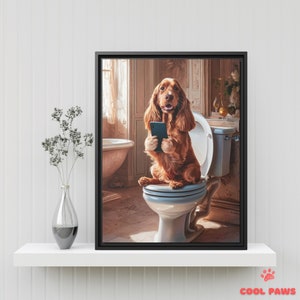 Impresión artística de un adorable cocker spaniel para el baño: perro en el inodoro con su smartphone. Retrato divertido de mascota. Decoración de pared para baños.