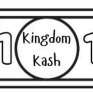 Könnte beinhalten: Schwarz-Weiß-Illustration eines Kingdom Kash-Geldscheins im Wert von 1. Der Schein zeigt die Zahl "1" auf beiden Seiten, mit "Kingdom Kash" in einem zentralen Kreis gedruckt.