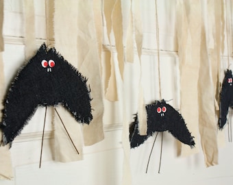 Bats Halloween Garland, Primitive Hanging Table or Door Decoration, Rustic Seasona Décor, Indoor Fabric Doorway Banner for Autumn