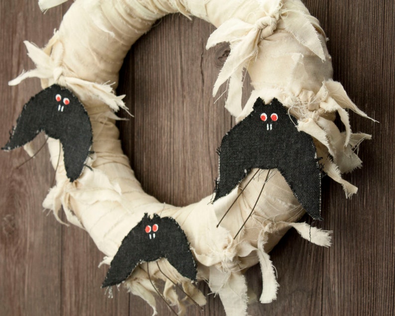 Primitive Halloween Wreath, 12 Fabric Wreath with Black Bats, Front Door Fall Decor or Hanging Wall Decoration image 3