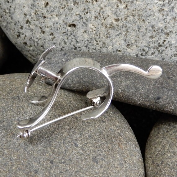 Articulated Cat Pin, Head Moves, Dimensional, 3D pin,… - Gem