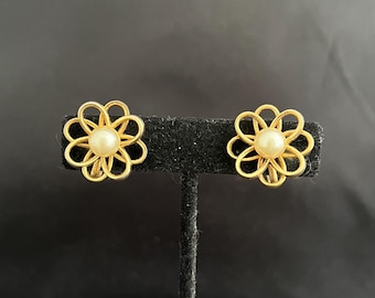 Vintage Gold Tone Flower Earrings Faux Pearl Center Screw Back Floral Earrings
