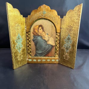 Vintage Italian Florentine Triptych Icon – Madonna & Child – Gilded Wood Religious Art – Gold Leaf Catholic Home Décor Gift